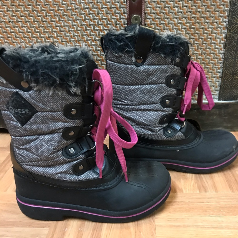 Snow boots